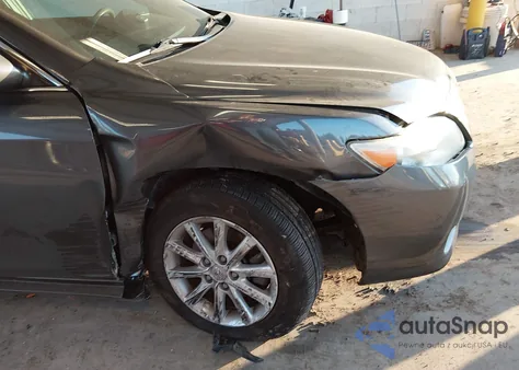 2010 Toyota Camry Xle V6 z USA, uszkodzony, nr VIN 4T1BK3EK1AU108258